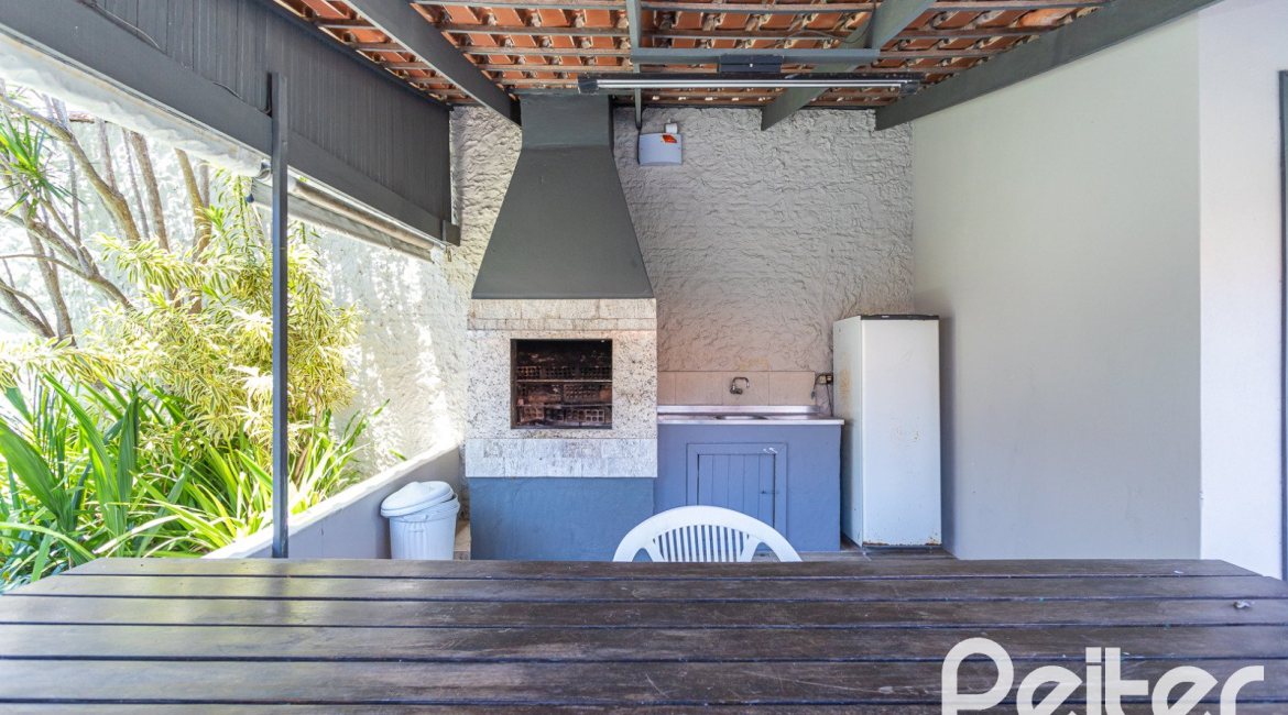 Casa em Condomínio à venda com 159m², 3 dormitórios, 1 suíte, 2 vagas, no bairro Tristeza em Porto Alegre