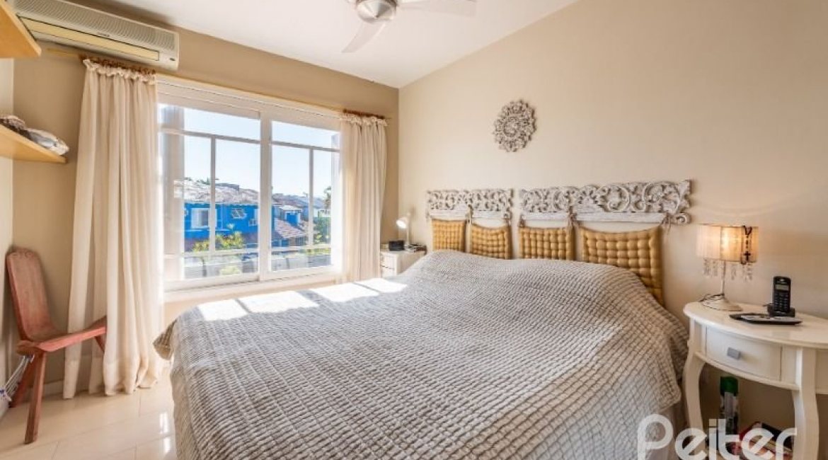 Casa à venda com 257m², 3 dormitórios, 1 suíte, 2 vagas, no bairro Ipanema em Porto Alegre