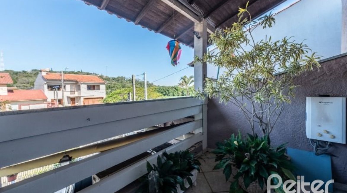 Casa à venda com 257m², 3 dormitórios, 1 suíte, 2 vagas, no bairro Ipanema em Porto Alegre