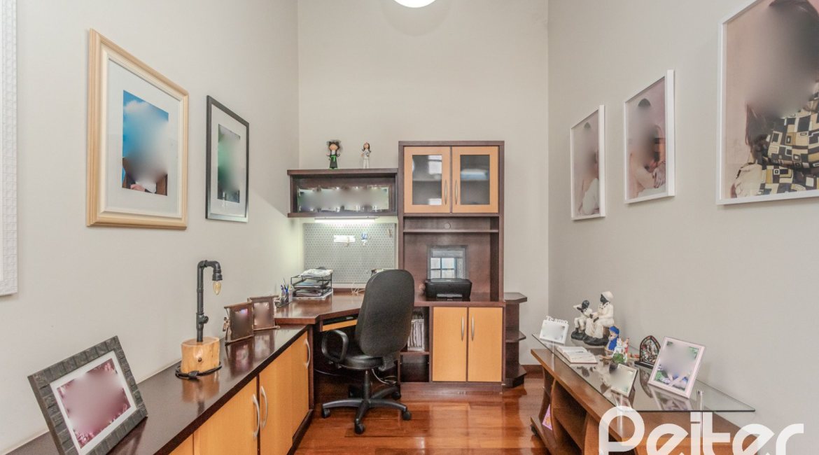 Casa à venda com 290m², 3 dormitórios, 1 suíte, 2 vagas, no bairro Ipanema em Porto Alegre