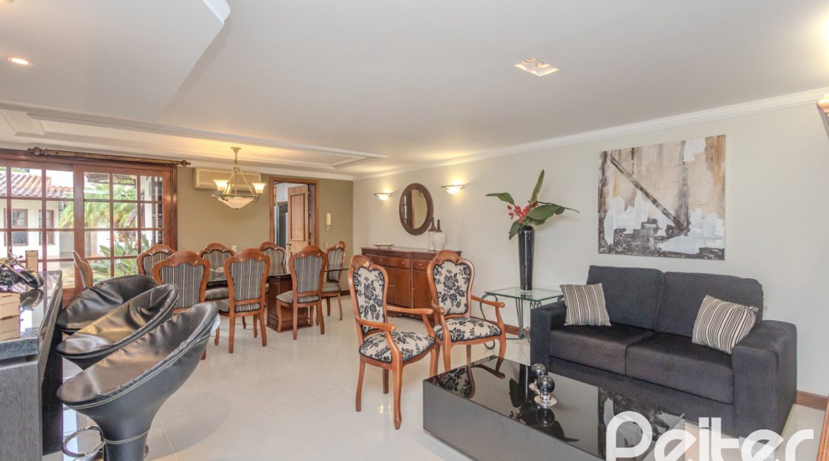 Casa à venda com 290m², 3 dormitórios, 1 suíte, 2 vagas, no bairro Ipanema em Porto Alegre