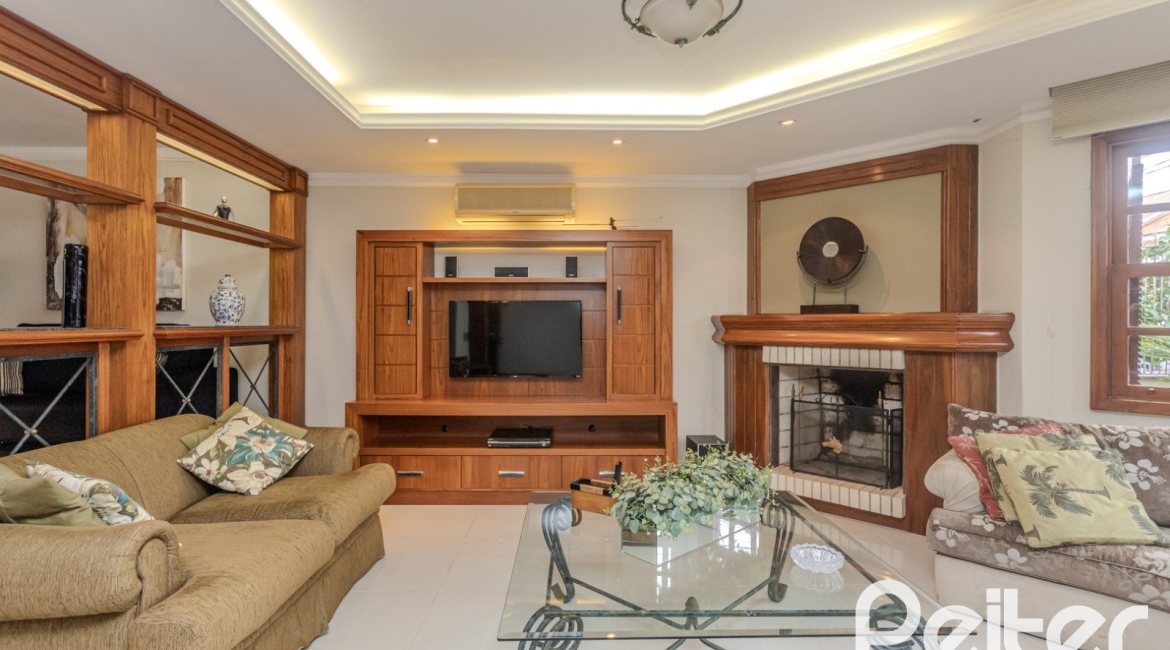 Casa à venda com 290m², 3 dormitórios, 1 suíte, 2 vagas, no bairro Ipanema em Porto Alegre