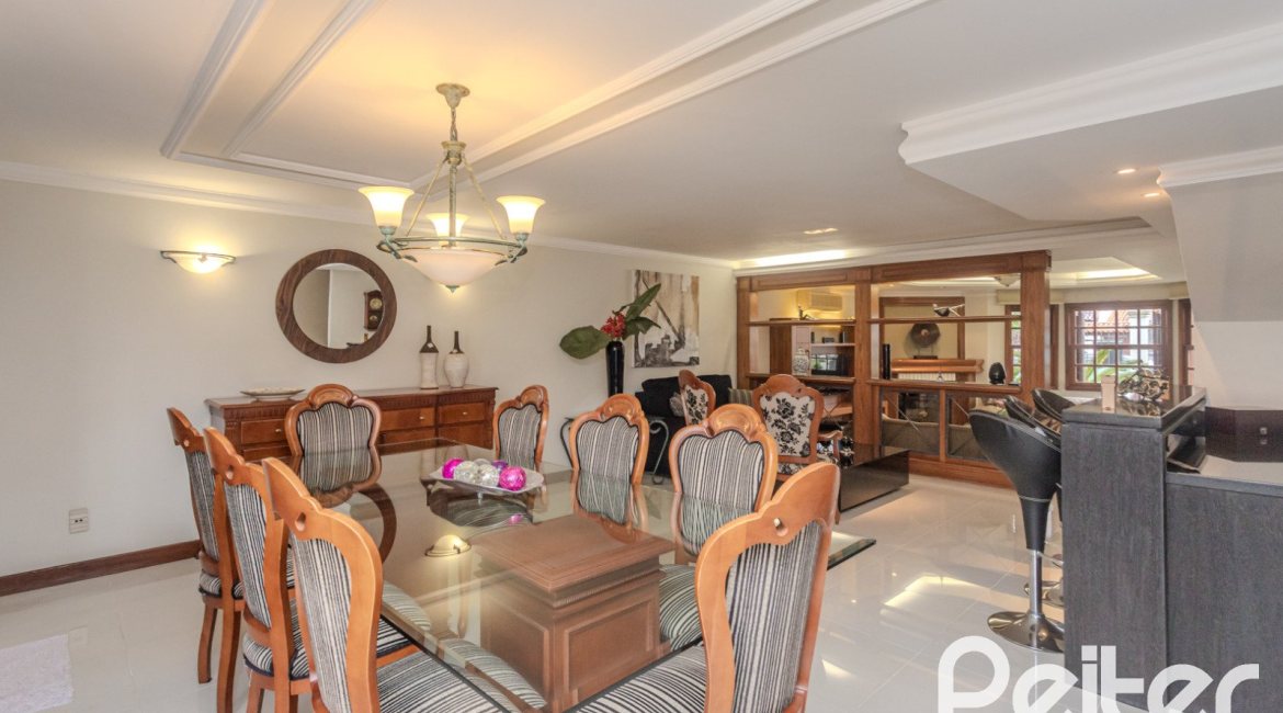 Casa à venda com 290m², 3 dormitórios, 1 suíte, 2 vagas, no bairro Ipanema em Porto Alegre