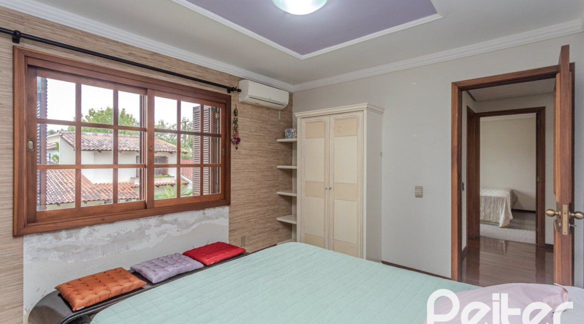 Casa à venda com 290m², 3 dormitórios, 1 suíte, 2 vagas, no bairro Ipanema em Porto Alegre