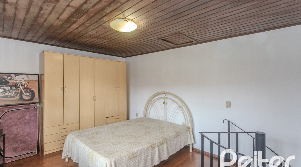 Casa à venda com 290m², 3 dormitórios, 1 suíte, 2 vagas, no bairro Ipanema em Porto Alegre