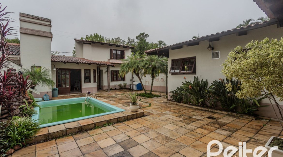 Casa à venda com 290m², 3 dormitórios, 1 suíte, 2 vagas, no bairro Ipanema em Porto Alegre