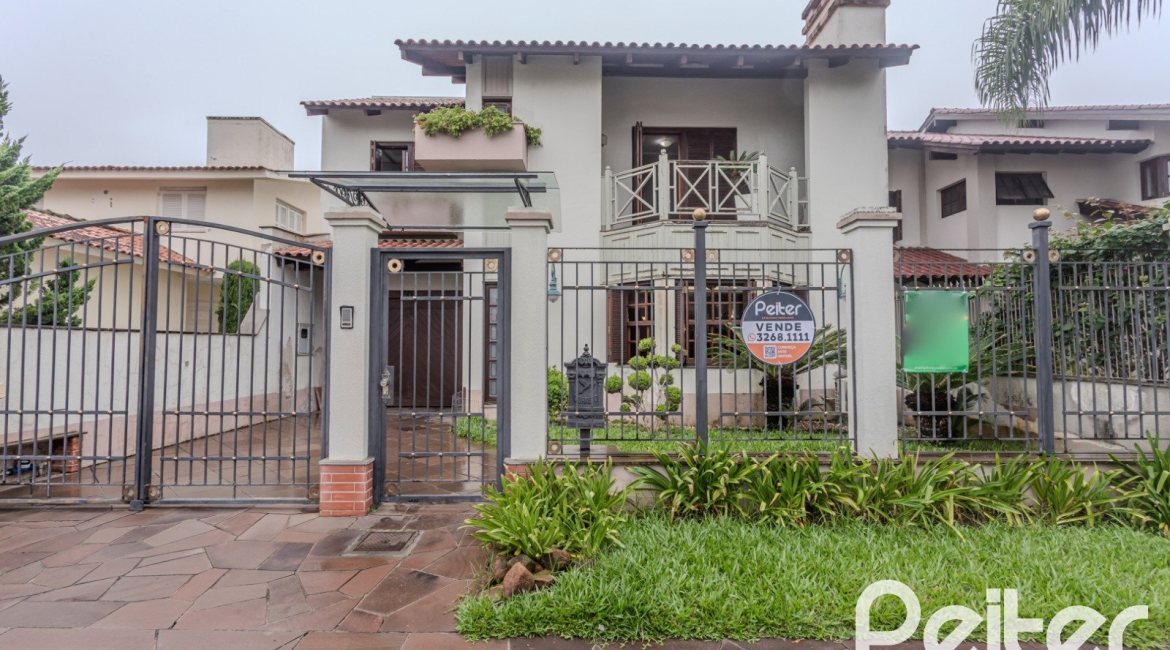 Casa à venda com 290m², 3 dormitórios, 1 suíte, 2 vagas, no bairro Ipanema em Porto Alegre