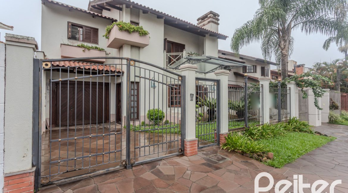 Casa à venda com 290m², 3 dormitórios, 1 suíte, 2 vagas, no bairro Ipanema em Porto Alegre