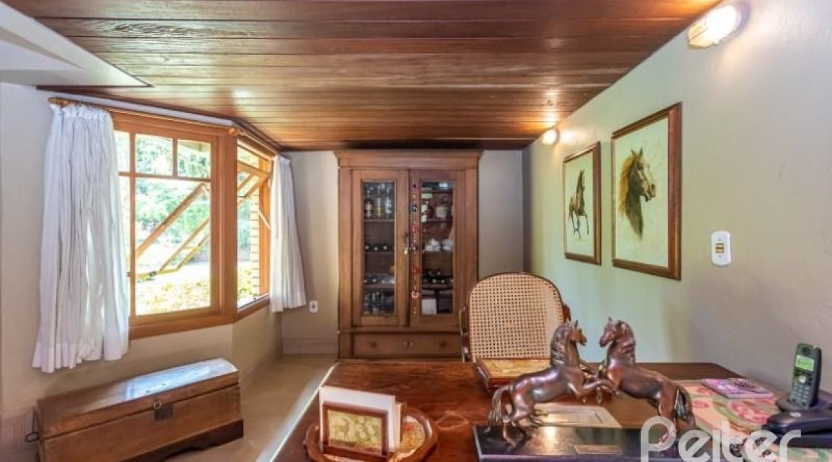 Casa em Condomínio à venda com 600m², 5 dormitórios, 5 suítes, 4 vagas, no bairro Cavalhada em Porto Alegre