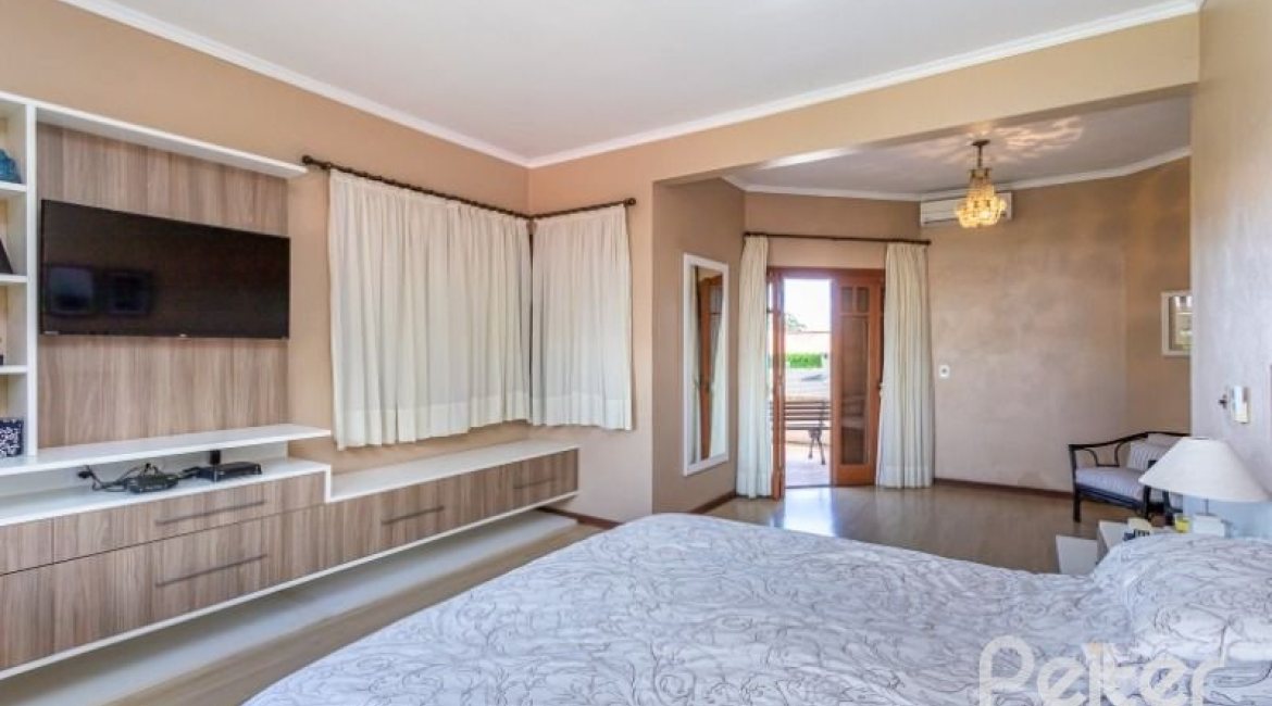 Casa em Condomínio à venda com 600m², 5 dormitórios, 5 suítes, 4 vagas, no bairro Cavalhada em Porto Alegre