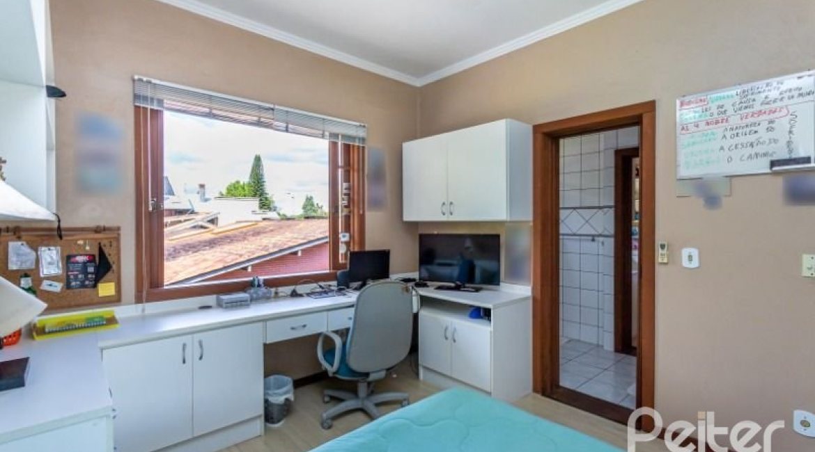 Casa em Condomínio à venda com 600m², 5 dormitórios, 5 suítes, 4 vagas, no bairro Cavalhada em Porto Alegre