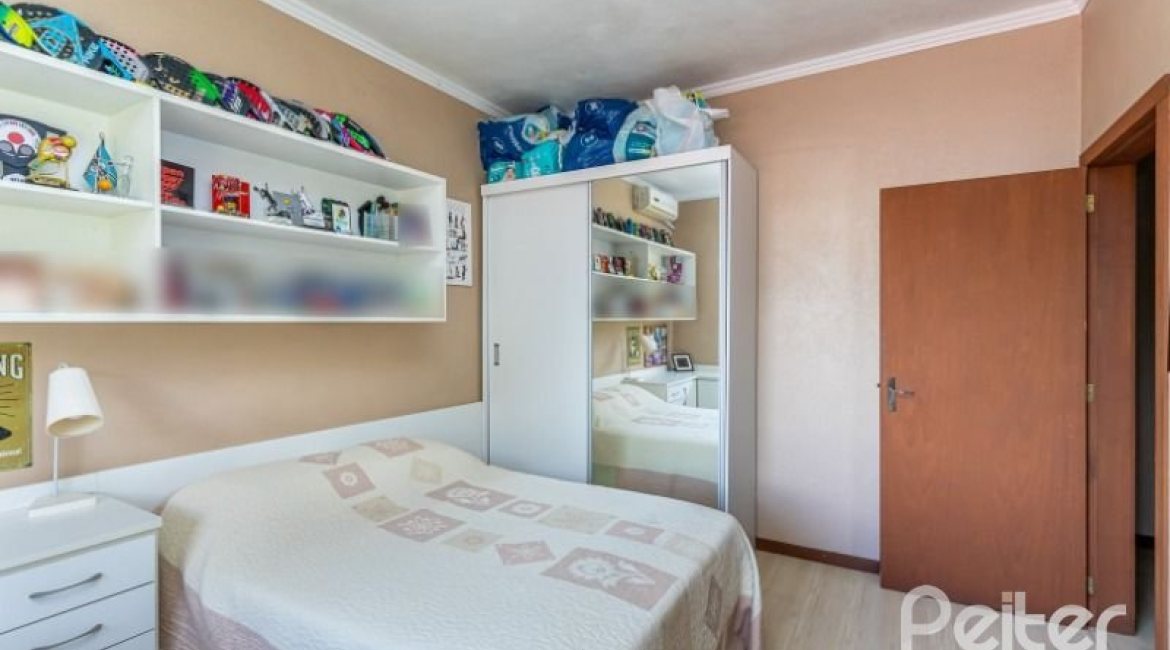 Casa em Condomínio à venda com 600m², 5 dormitórios, 5 suítes, 4 vagas, no bairro Cavalhada em Porto Alegre