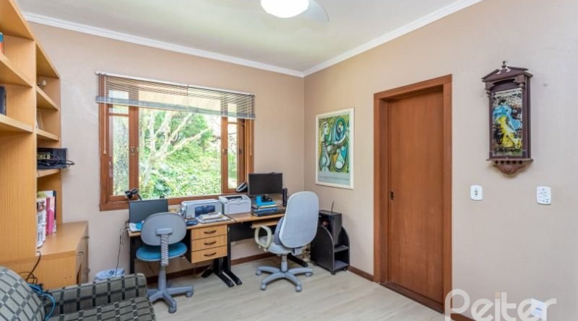 Casa em Condomínio à venda com 600m², 5 dormitórios, 5 suítes, 4 vagas, no bairro Cavalhada em Porto Alegre