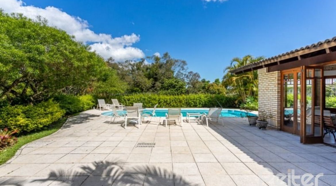 Casa em Condomínio à venda com 600m², 5 dormitórios, 5 suítes, 4 vagas, no bairro Cavalhada em Porto Alegre