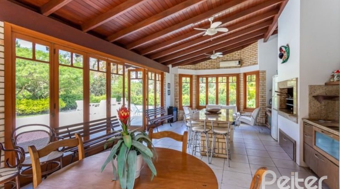 Casa em Condomínio à venda com 600m², 5 dormitórios, 5 suítes, 4 vagas, no bairro Cavalhada em Porto Alegre