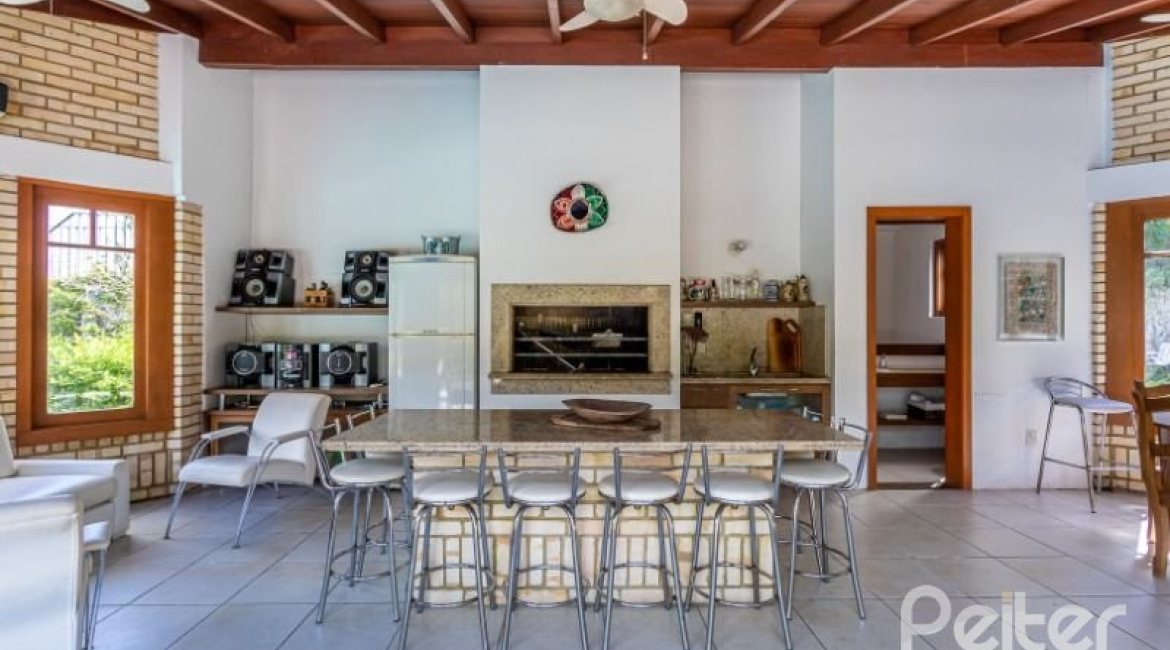 Casa em Condomínio à venda com 600m², 5 dormitórios, 5 suítes, 4 vagas, no bairro Cavalhada em Porto Alegre