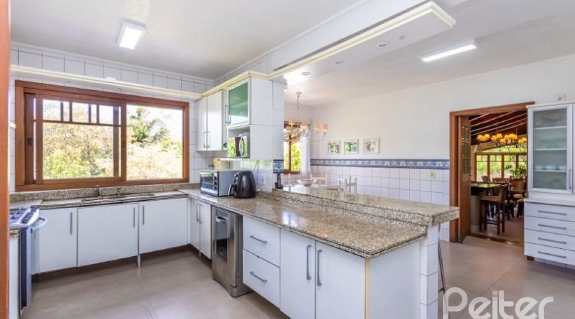 Casa em Condomínio à venda com 600m², 5 dormitórios, 5 suítes, 4 vagas, no bairro Cavalhada em Porto Alegre