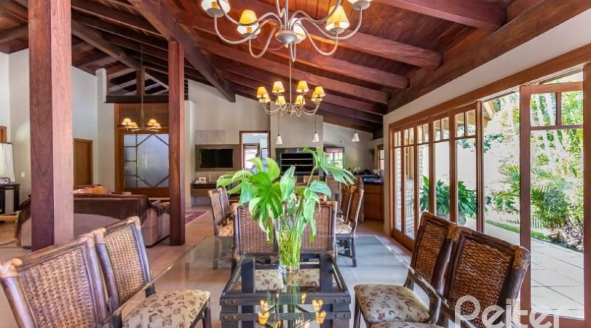 Casa em Condomínio à venda com 600m², 5 dormitórios, 5 suítes, 4 vagas, no bairro Cavalhada em Porto Alegre