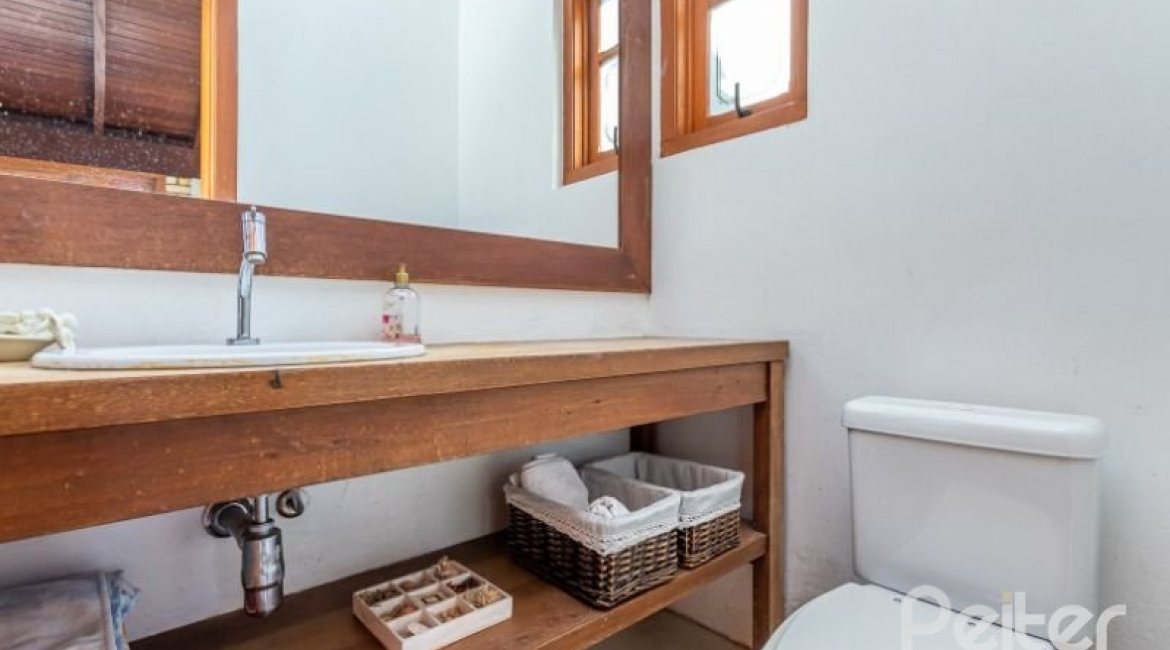 Casa em Condomínio à venda com 600m², 5 dormitórios, 5 suítes, 4 vagas, no bairro Cavalhada em Porto Alegre