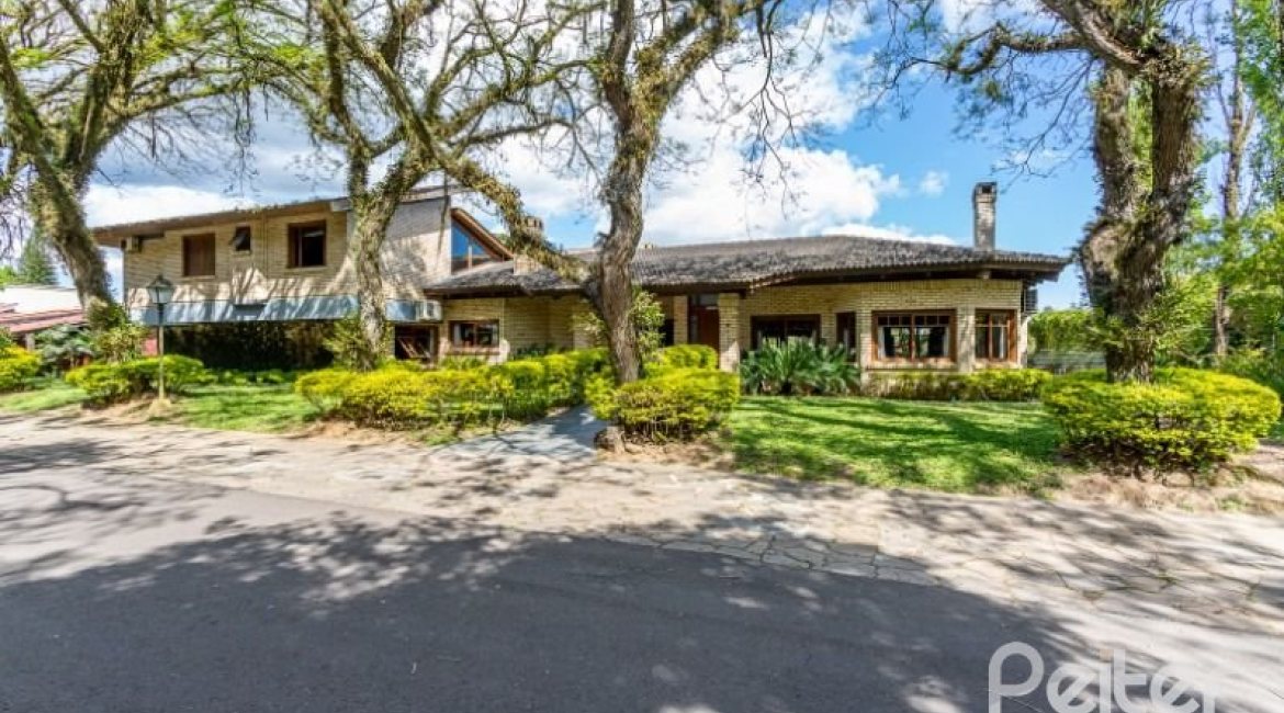 Casa em Condomínio à venda com 600m², 5 dormitórios, 5 suítes, 4 vagas, no bairro Cavalhada em Porto Alegre