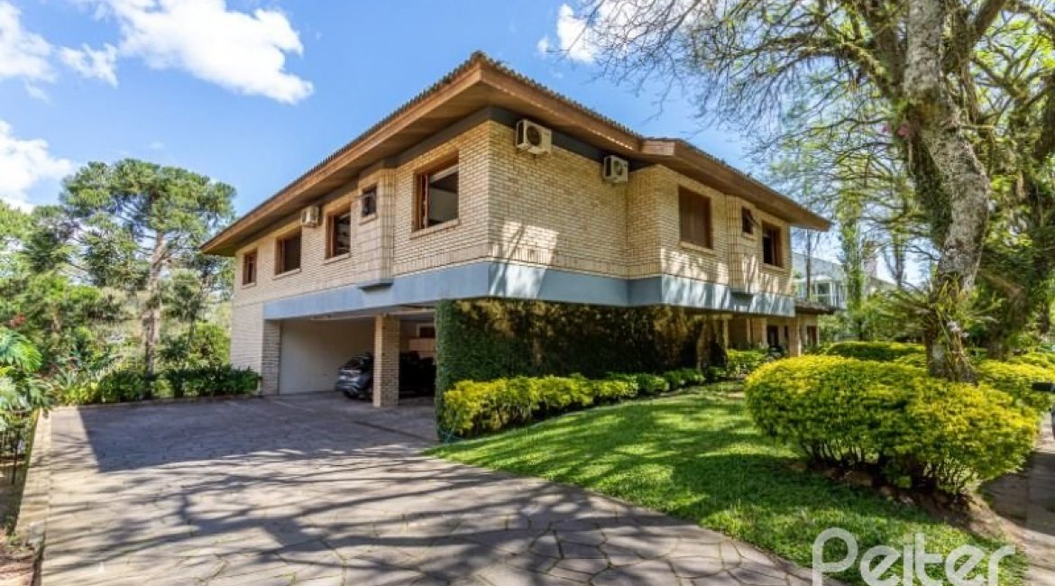 Casa em Condomínio à venda com 600m², 5 dormitórios, 5 suítes, 4 vagas, no bairro Cavalhada em Porto Alegre