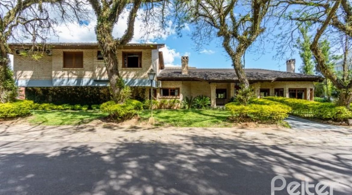 Casa em Condomínio à venda com 600m², 5 dormitórios, 5 suítes, 4 vagas, no bairro Cavalhada em Porto Alegre