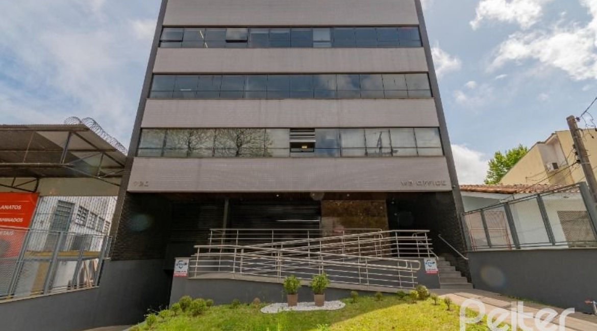 Comercial à venda com 48m², 1 vaga, no bairro Tristeza em Porto Alegre