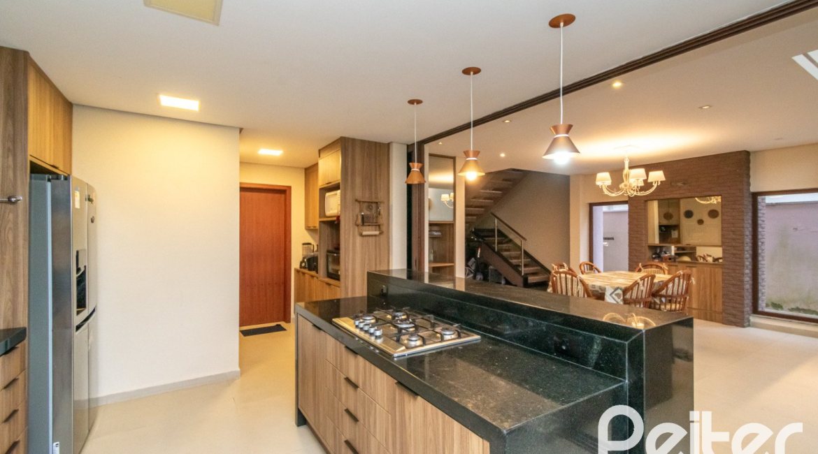 Casa em Condomínio à venda com 226m², 4 dormitórios, 4 suítes, 4 vagas, no bairro Terra Ville em PORTO ALEGRE