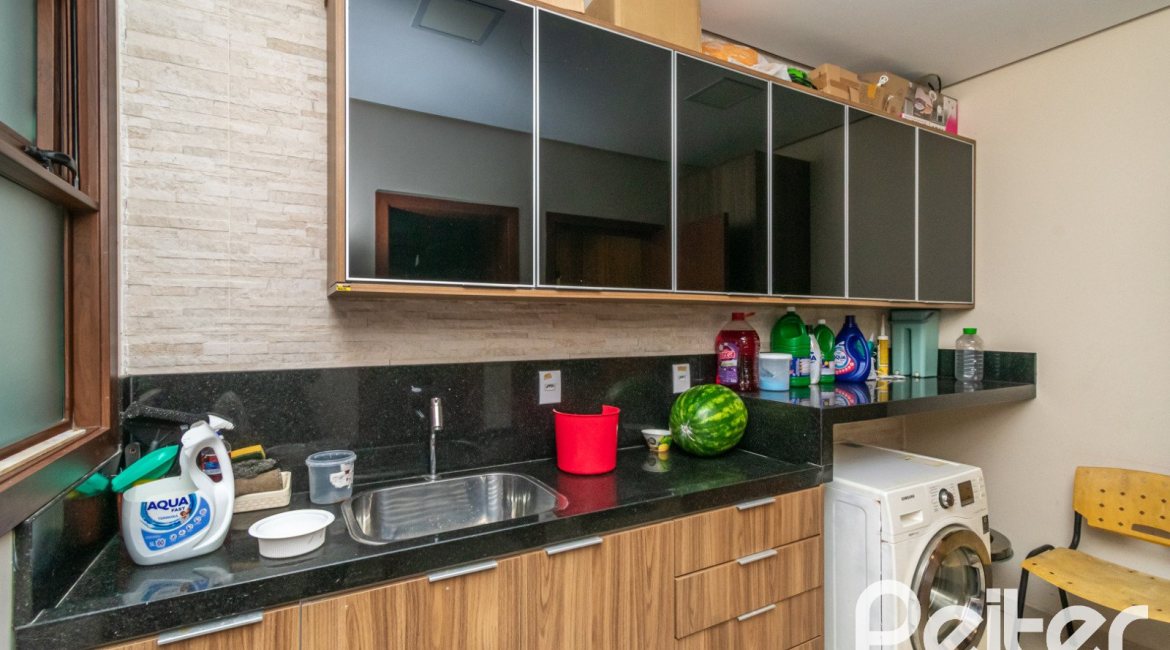 Casa em Condomínio à venda com 226m², 4 dormitórios, 4 suítes, 4 vagas, no bairro Terra Ville em PORTO ALEGRE