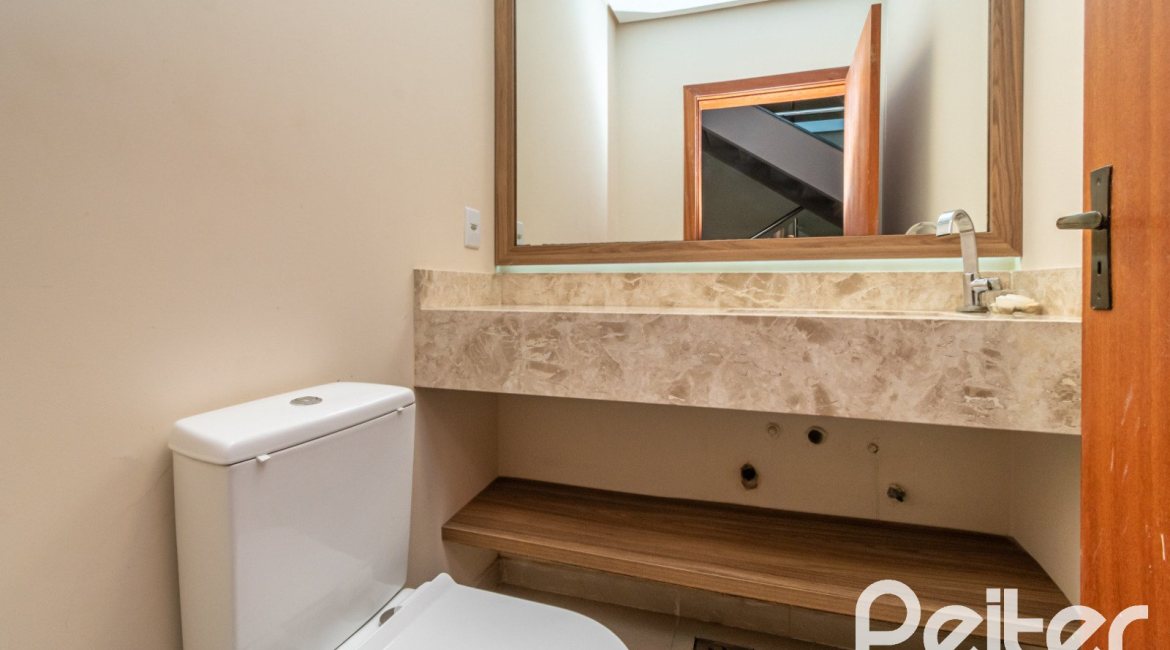 Casa em Condomínio à venda com 226m², 4 dormitórios, 4 suítes, 4 vagas, no bairro Terra Ville em PORTO ALEGRE