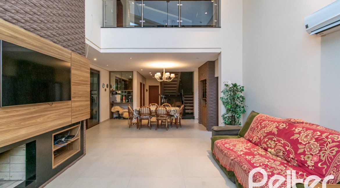 Casa em Condomínio à venda com 226m², 4 dormitórios, 4 suítes, 4 vagas, no bairro Terra Ville em PORTO ALEGRE