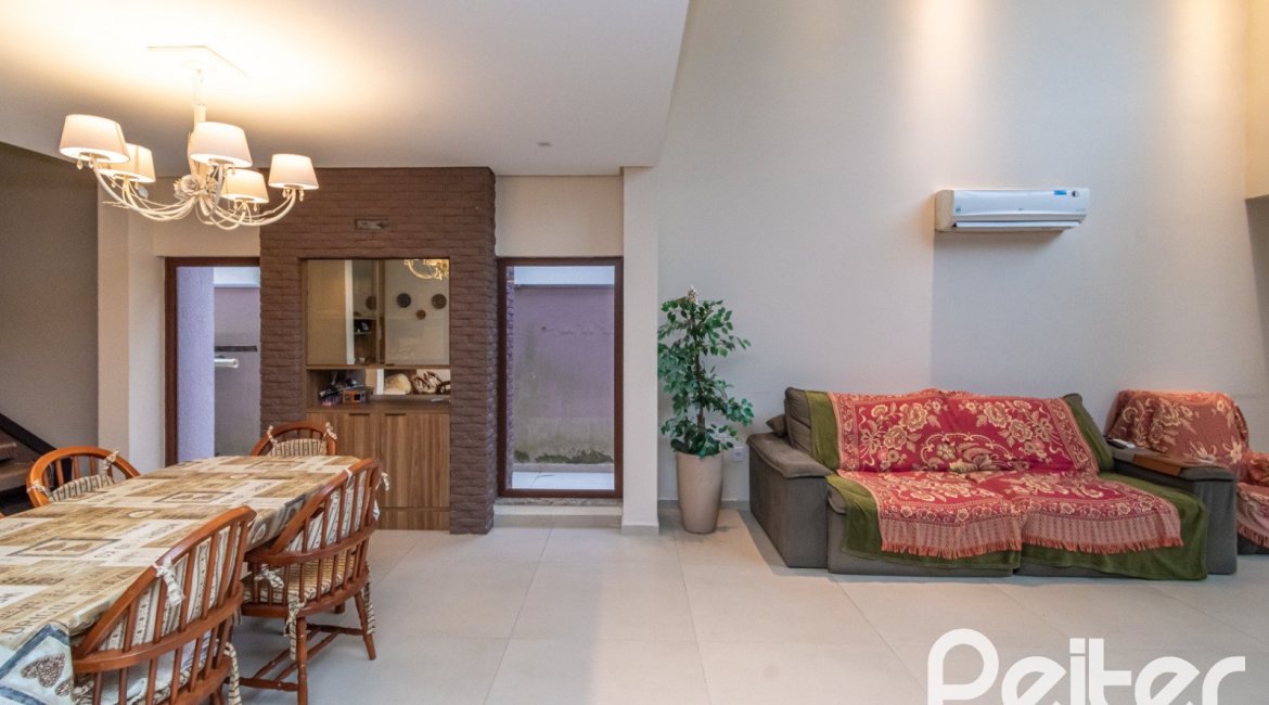 Casa em Condomínio à venda com 226m², 4 dormitórios, 4 suítes, 4 vagas, no bairro Terra Ville em PORTO ALEGRE