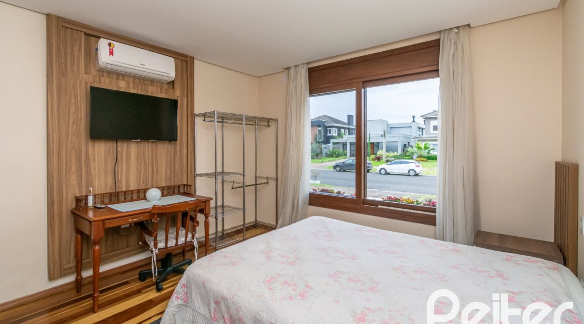 Casa em Condomínio à venda com 226m², 4 dormitórios, 4 suítes, 4 vagas, no bairro Terra Ville em PORTO ALEGRE