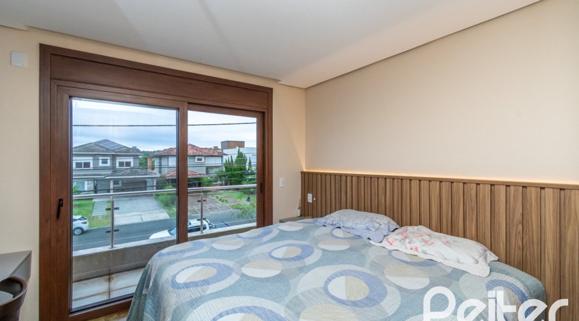 Casa em Condomínio à venda com 226m², 4 dormitórios, 4 suítes, 4 vagas, no bairro Terra Ville em PORTO ALEGRE