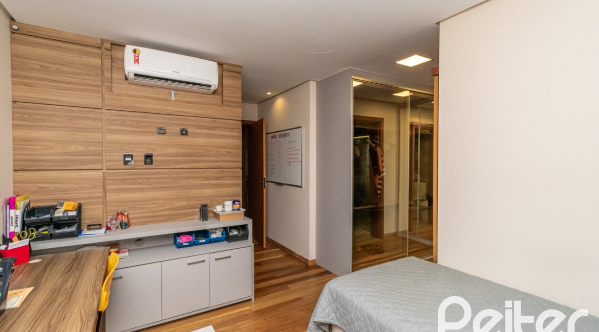 Casa em Condomínio à venda com 226m², 4 dormitórios, 4 suítes, 4 vagas, no bairro Terra Ville em PORTO ALEGRE