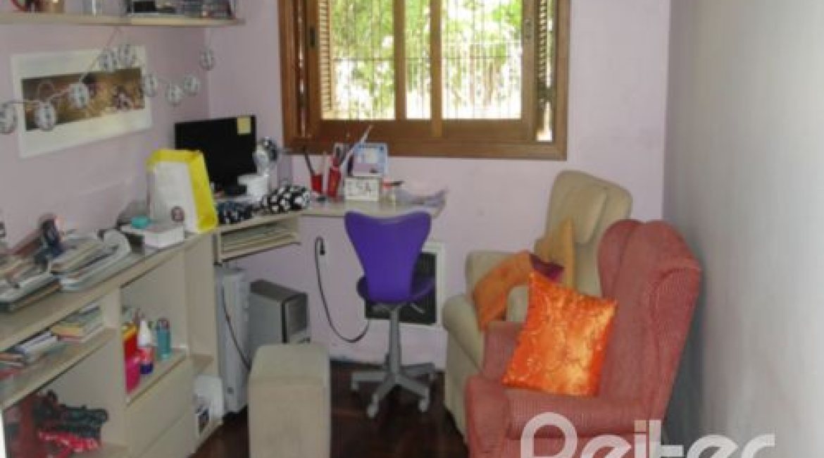 Casa à venda com 250m², 3 dormitórios, 1 suíte, 2 vagas, no bairro Ipanema em Porto Alegre