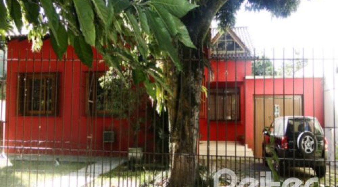 Casa à venda com 250m², 3 dormitórios, 1 suíte, 2 vagas, no bairro Ipanema em Porto Alegre