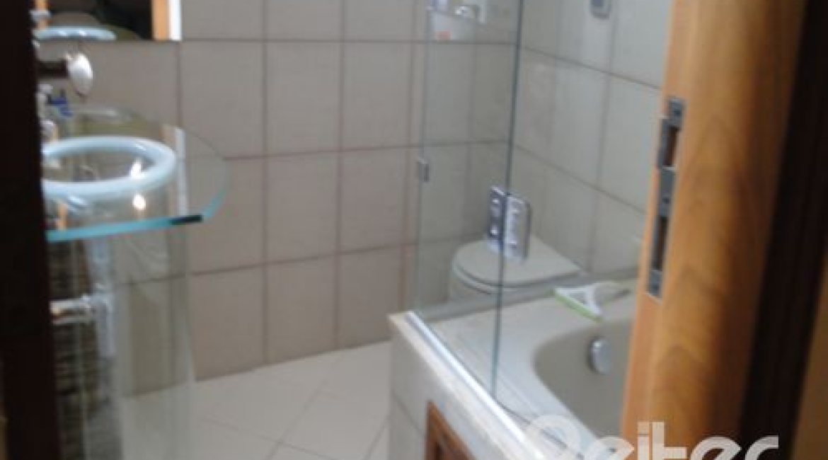 Casa à venda com 250m², 3 dormitórios, 1 suíte, 2 vagas, no bairro Ipanema em Porto Alegre