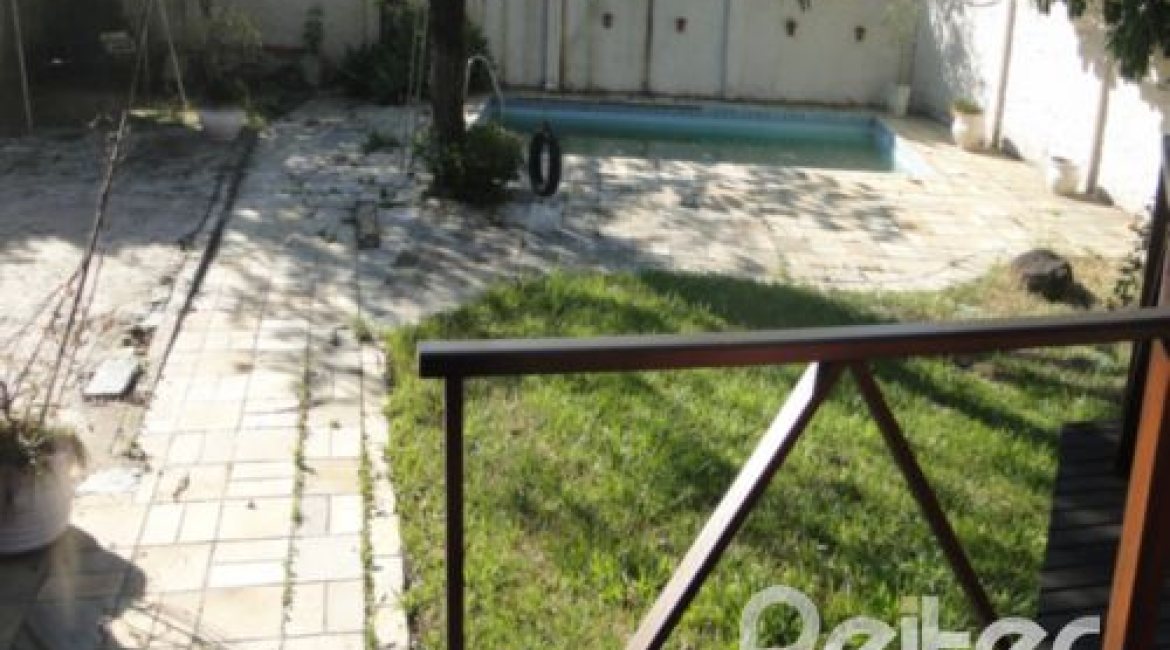 Casa à venda com 250m², 3 dormitórios, 1 suíte, 2 vagas, no bairro Ipanema em Porto Alegre