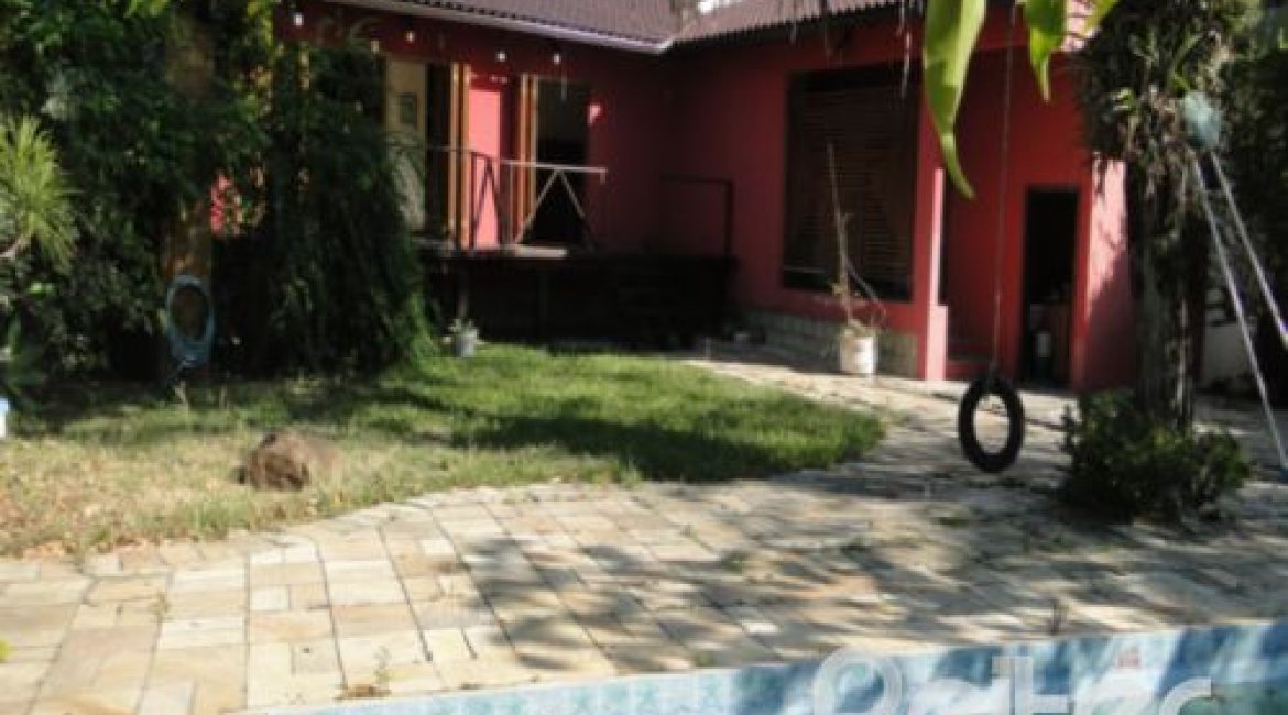 Casa à venda com 250m², 3 dormitórios, 1 suíte, 2 vagas, no bairro Ipanema em Porto Alegre