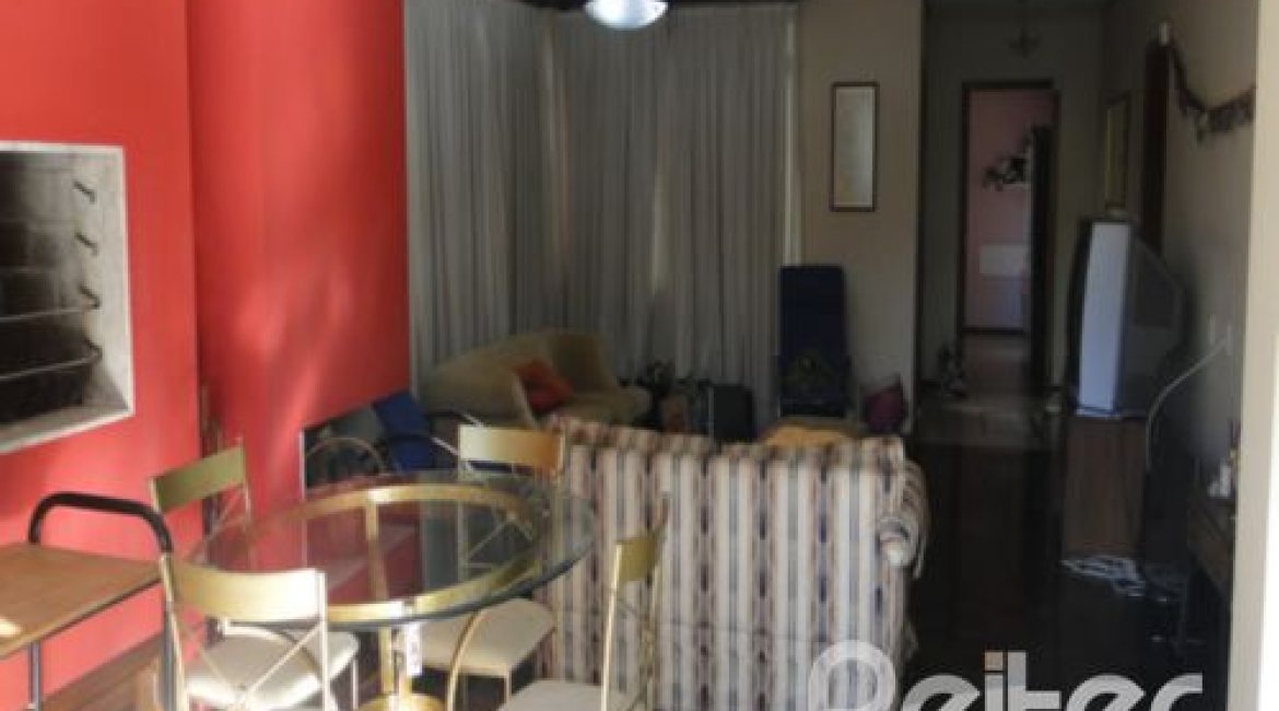 Casa à venda com 250m², 3 dormitórios, 1 suíte, 2 vagas, no bairro Ipanema em Porto Alegre