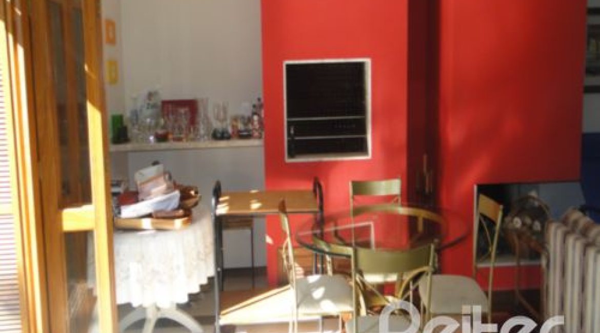 Casa à venda com 250m², 3 dormitórios, 1 suíte, 2 vagas, no bairro Ipanema em Porto Alegre