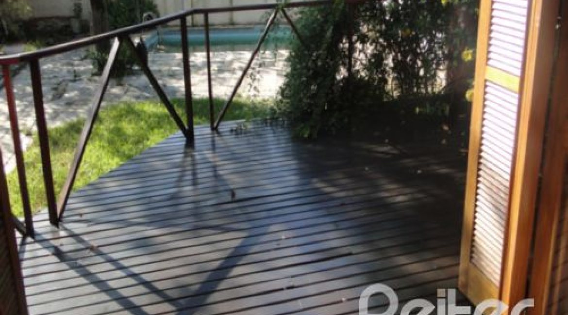 Casa à venda com 250m², 3 dormitórios, 1 suíte, 2 vagas, no bairro Ipanema em Porto Alegre