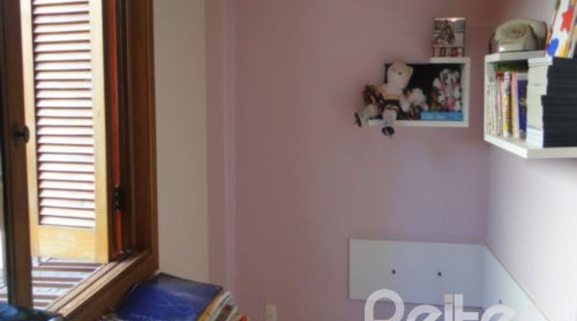 Casa à venda com 250m², 3 dormitórios, 1 suíte, 2 vagas, no bairro Ipanema em Porto Alegre