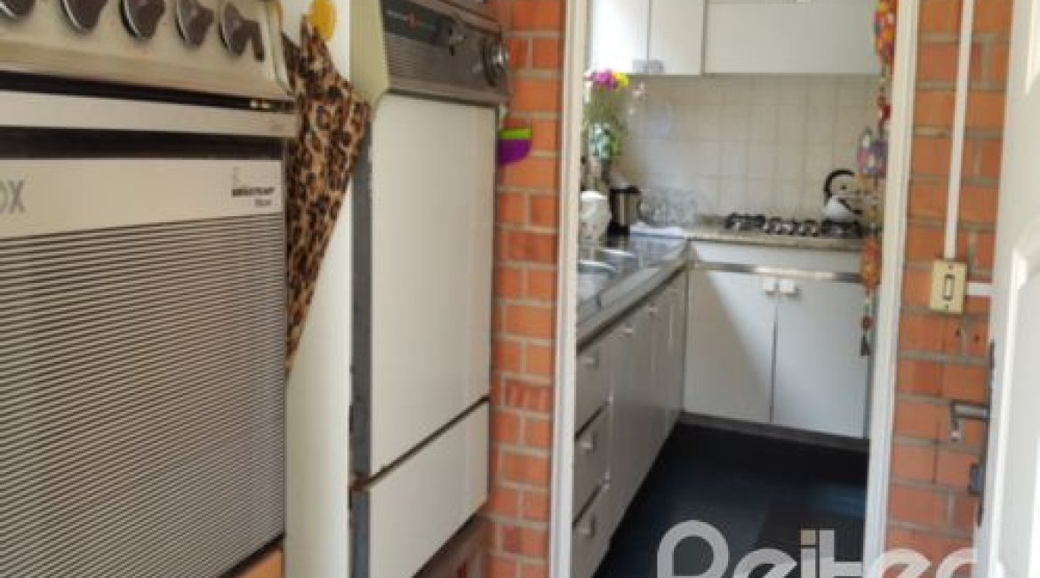 Casa à venda com 428m², 5 dormitórios, 4 suítes, 8 vagas, no bairro Vila Assunção em Porto Alegre