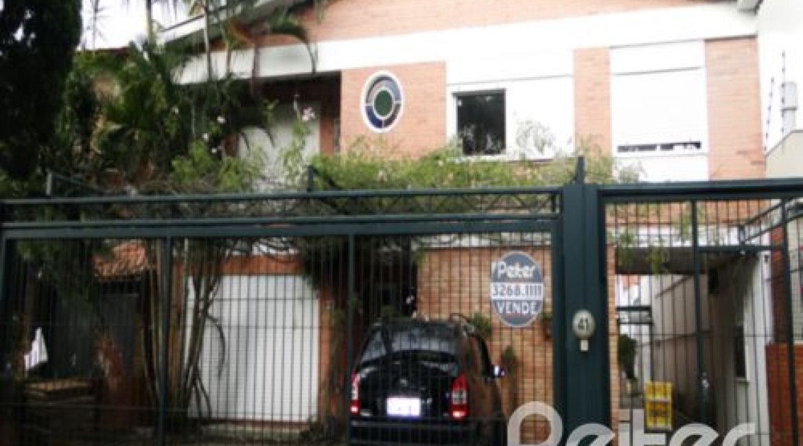 Casa à venda com 428m², 5 dormitórios, 4 suítes, 8 vagas, no bairro Vila Assunção em Porto Alegre