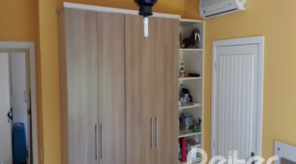 Casa à venda com 428m², 5 dormitórios, 4 suítes, 8 vagas, no bairro Vila Assunção em Porto Alegre