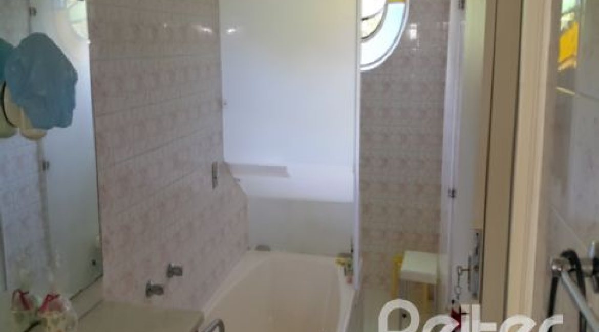 Casa à venda com 428m², 5 dormitórios, 4 suítes, 8 vagas, no bairro Vila Assunção em Porto Alegre