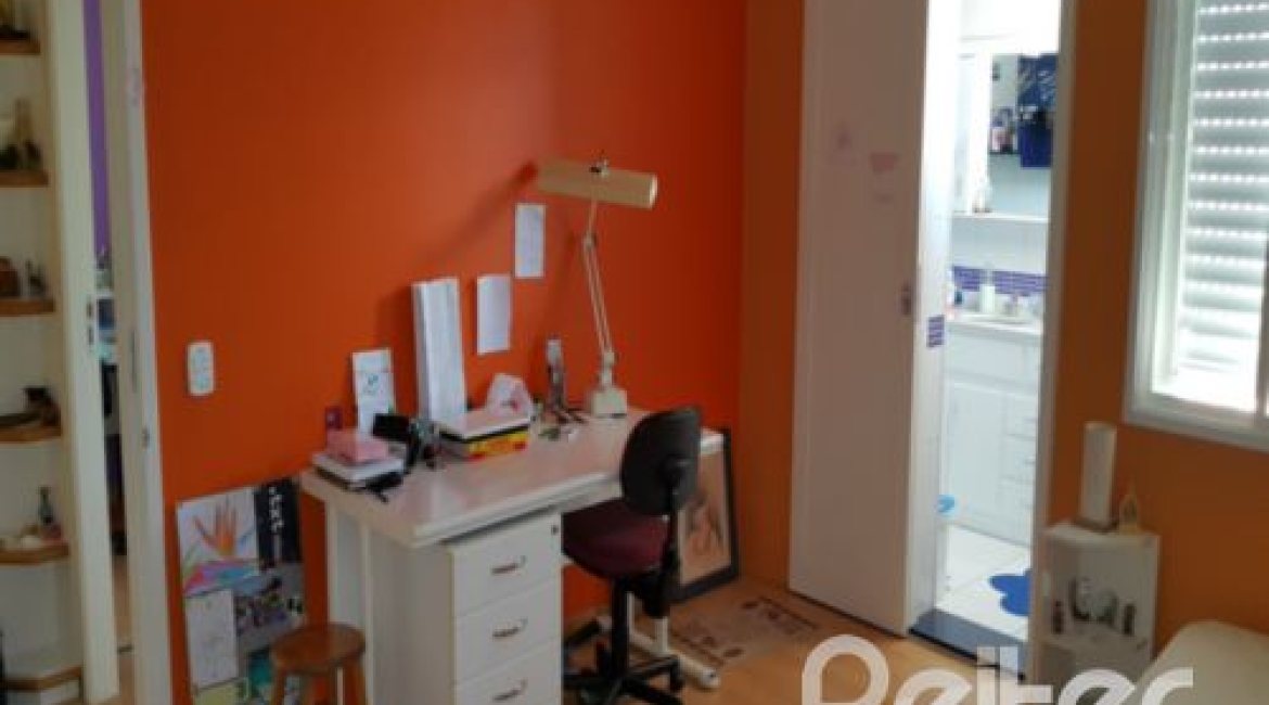 Casa à venda com 428m², 5 dormitórios, 4 suítes, 8 vagas, no bairro Vila Assunção em Porto Alegre