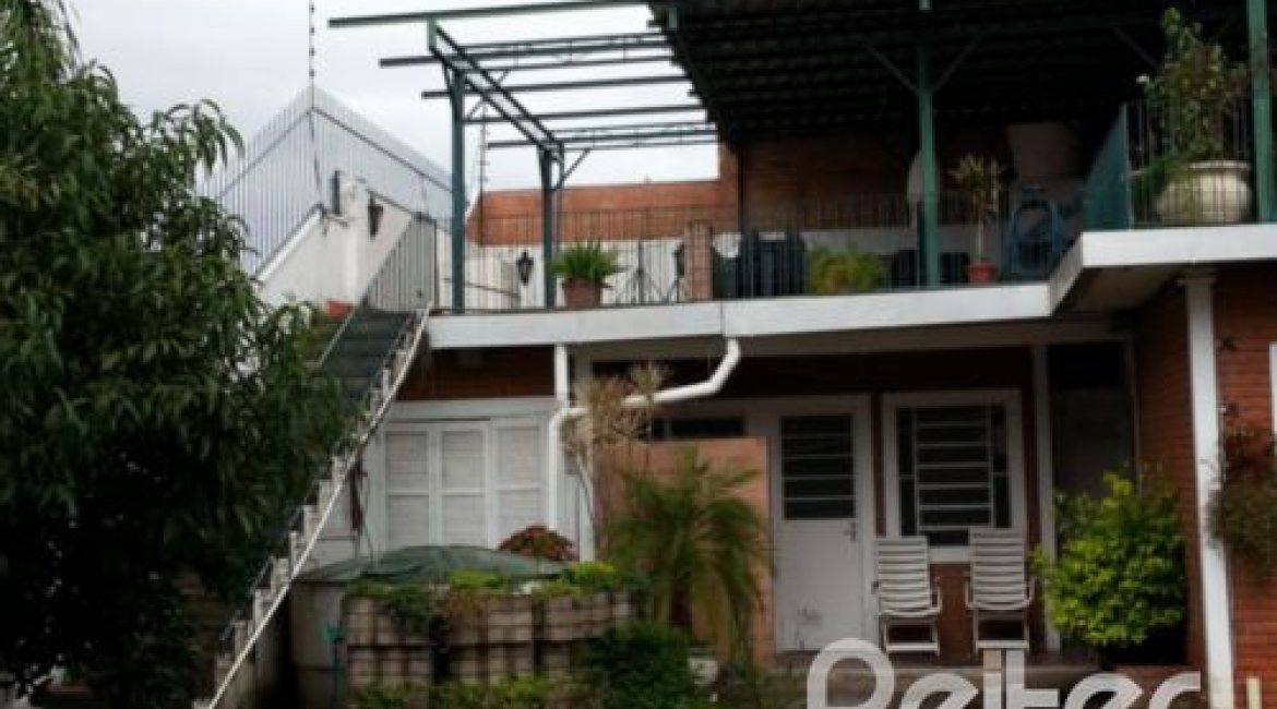 Casa à venda com 428m², 5 dormitórios, 4 suítes, 8 vagas, no bairro Vila Assunção em Porto Alegre